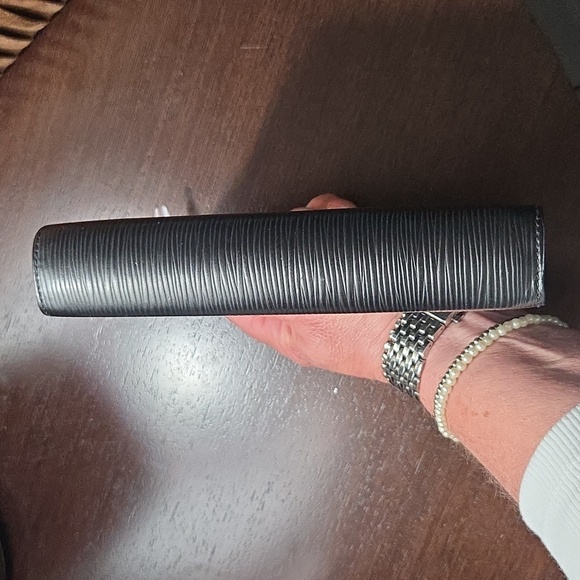 Authentic Louis Vuitton Epi Agenda MM - Picture 14 of 16